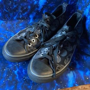 Men’s size 9 Women’s size 11 Hot Topic skull shoes